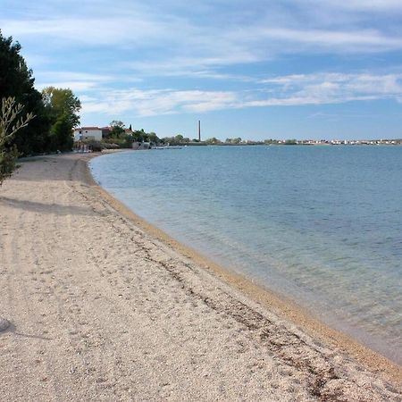 Family Oasis Apartment Zukve Врси Екстериор снимка