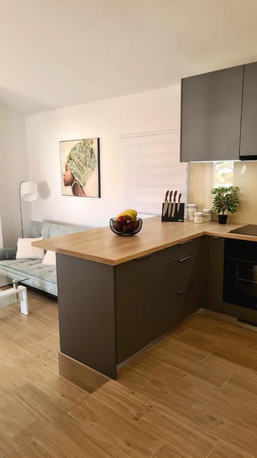 Family Oasis Apartment Zukve Врси Екстериор снимка