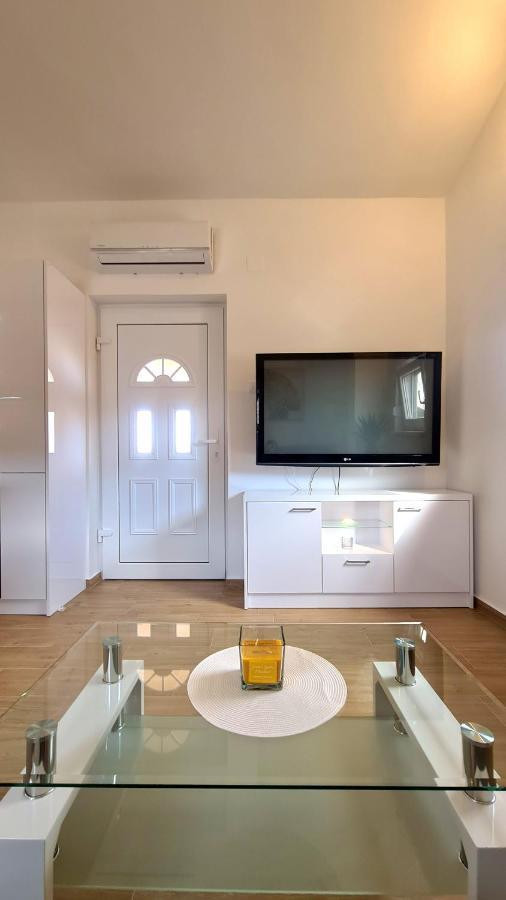 Family Oasis Apartment Zukve Врси Екстериор снимка
