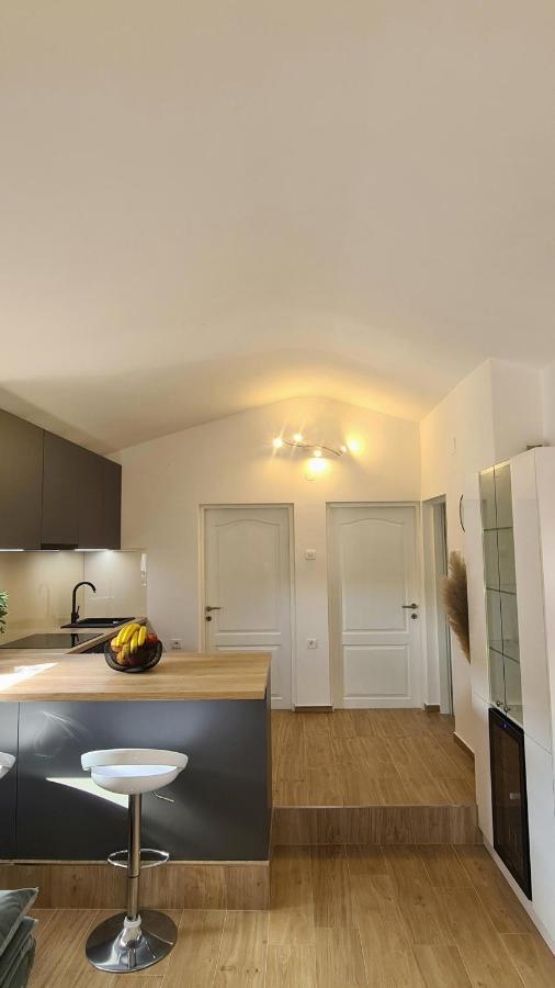 Family Oasis Apartment Zukve Врси Екстериор снимка