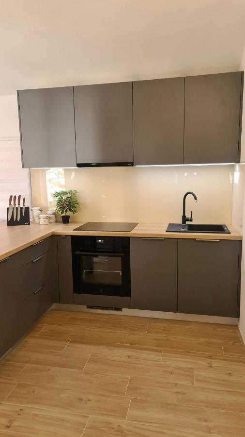 Family Oasis Apartment Zukve Врси Екстериор снимка