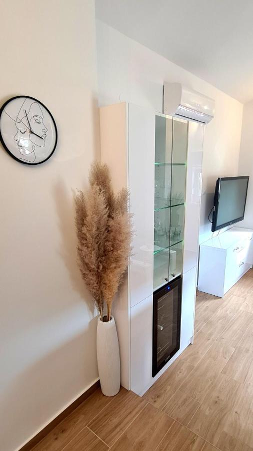 Family Oasis Apartment Zukve Врси Екстериор снимка