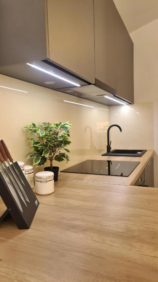 Family Oasis Apartment Zukve Врси Екстериор снимка