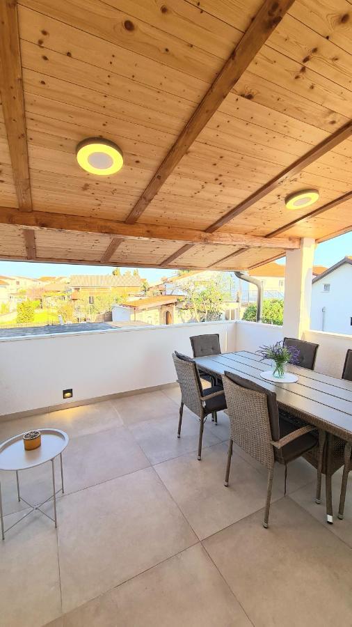 Family Oasis Apartment Zukve Врси Екстериор снимка