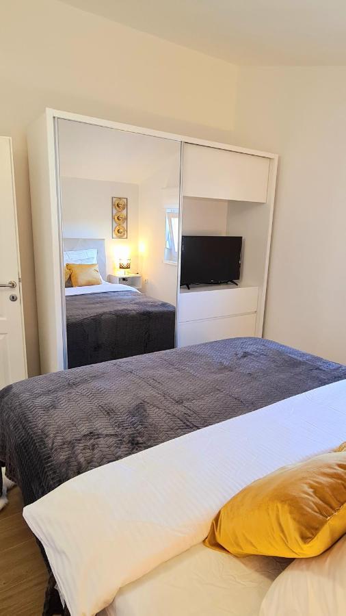 Family Oasis Apartment Zukve Врси Екстериор снимка