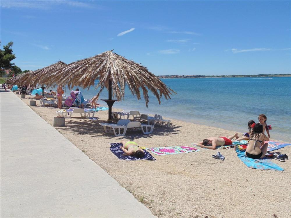 Family Oasis Apartment Zukve Врси Екстериор снимка