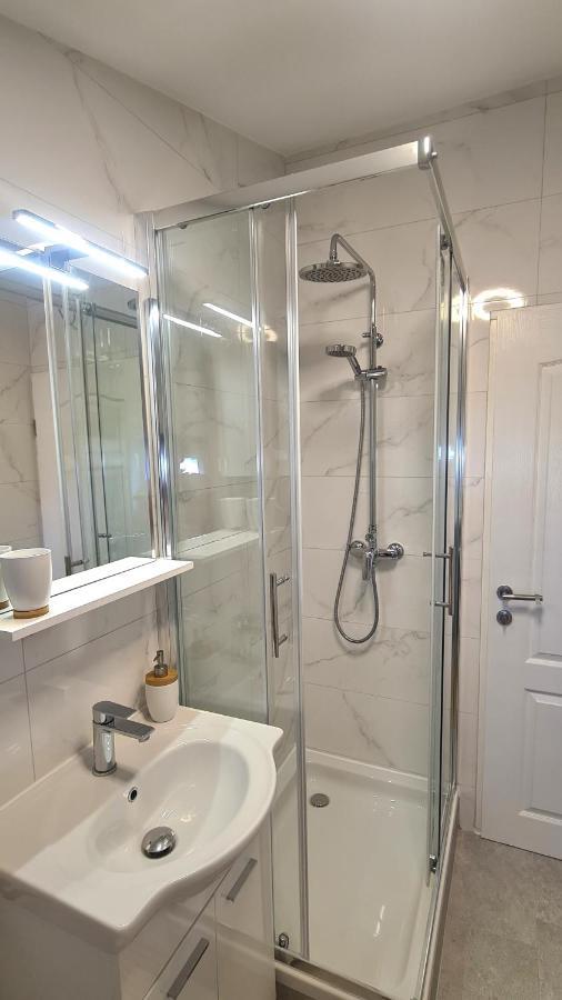 Family Oasis Apartment Zukve Врси Екстериор снимка